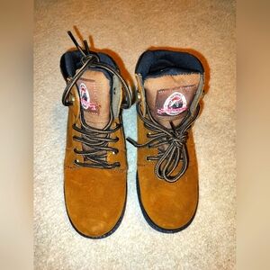 NWT Branma Hiking Boots size 9 women